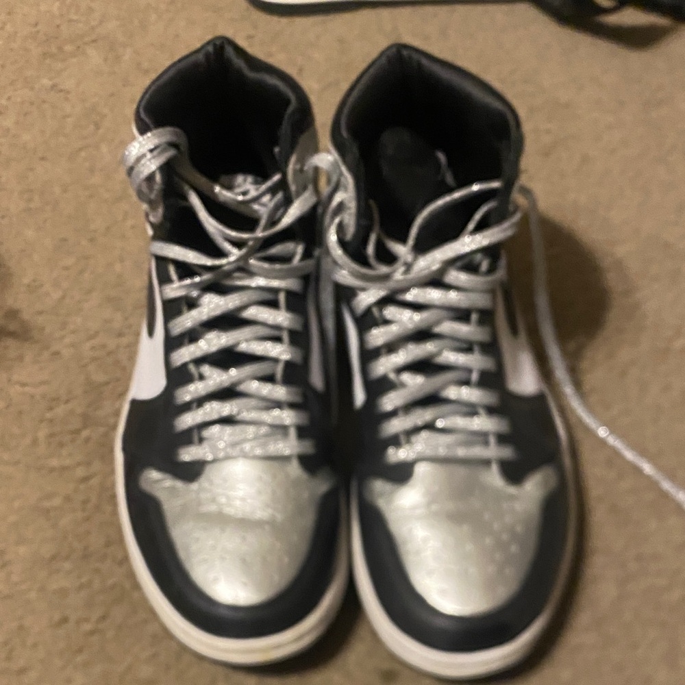 Nike Black and Silver Women's Sneakers